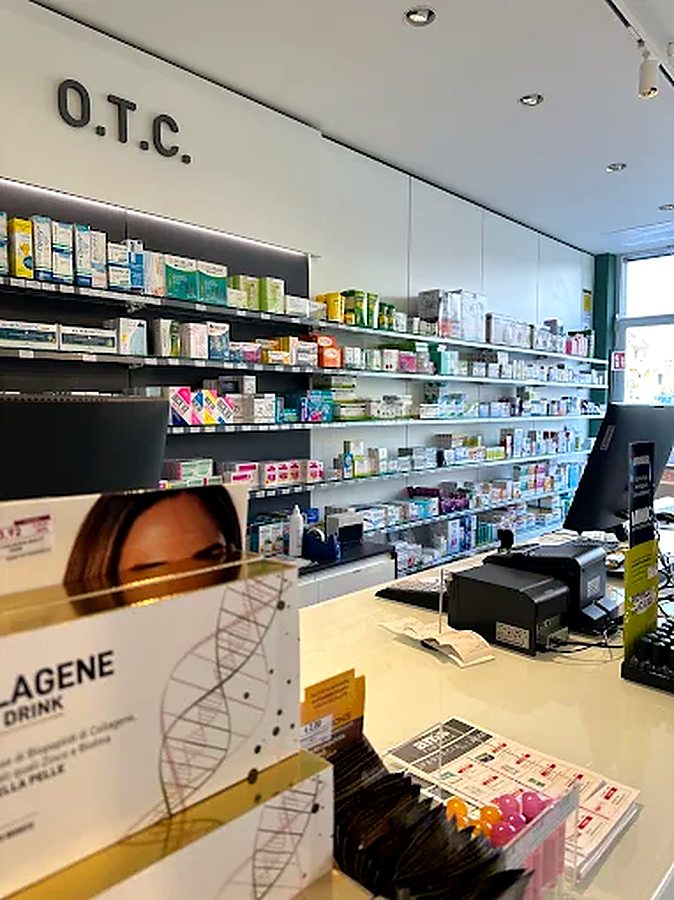 L’area OTC vista dal banco — Amafarmacia Peirano