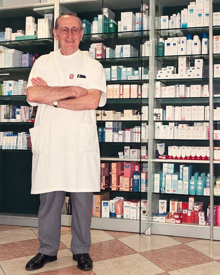 Giovanni Mortari in farmacia — Galleria generale