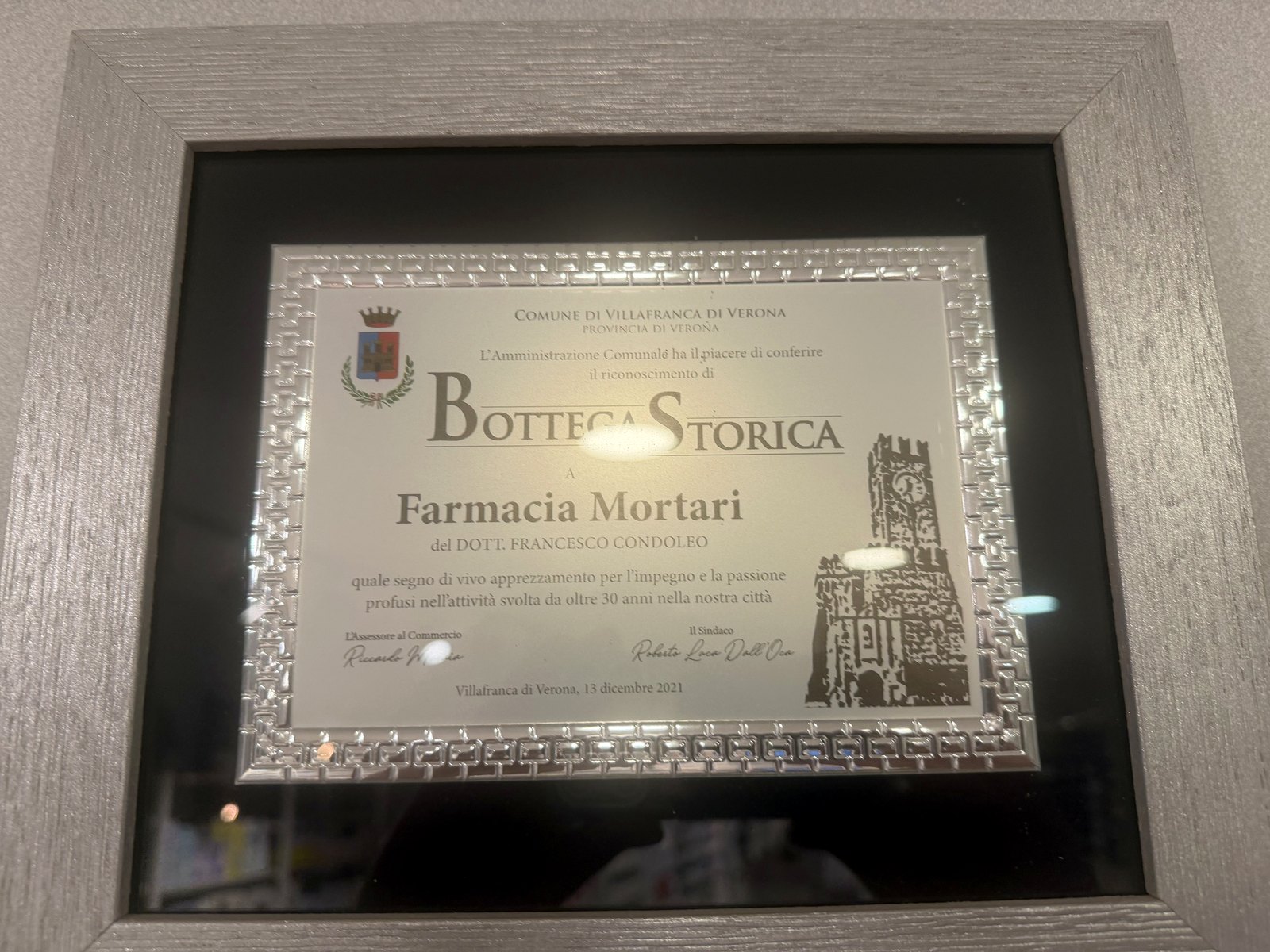 Attestato Bottega Storica conferito a Farmacia Mortari dal Comune di Villafranca di Verona