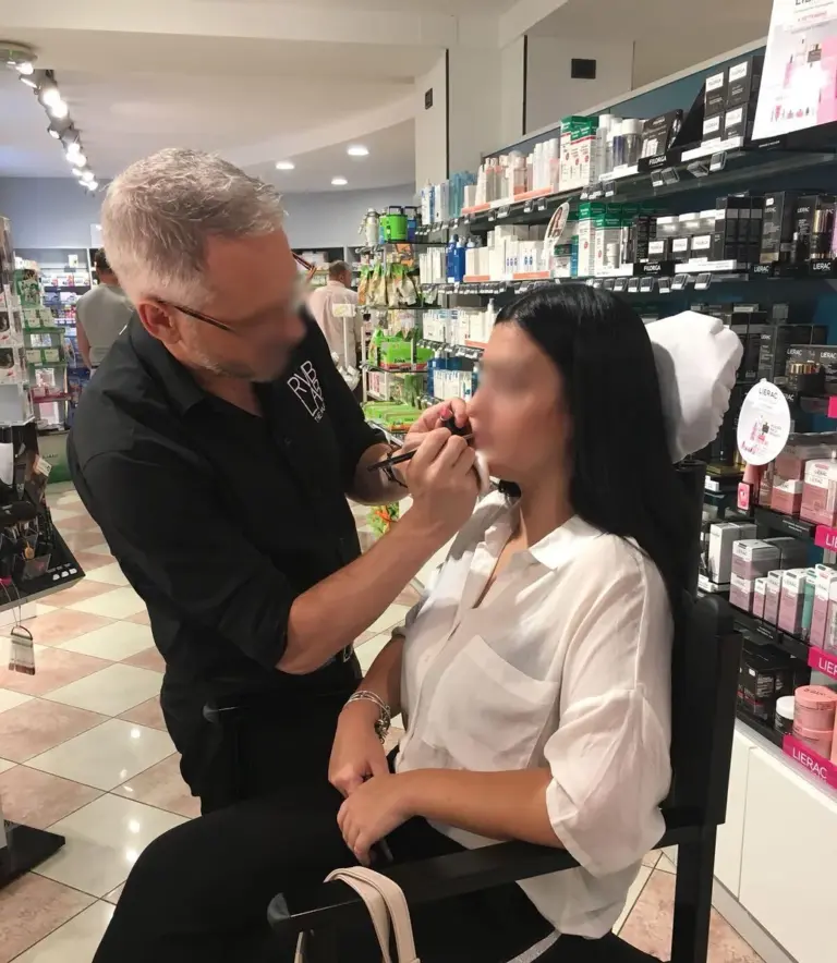 Giornata trucco promozionale ad Amafarmacia Mortari — Amafarmacia Mortari
