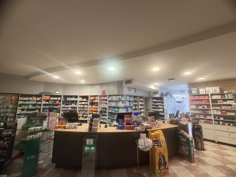 Una panoramica degli spazi interni — Amafarmacia Mortari